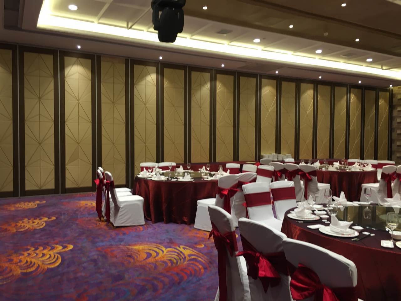 Movable partition wall Ultrahigh for Banquet Hall with Semi-automatic turning track