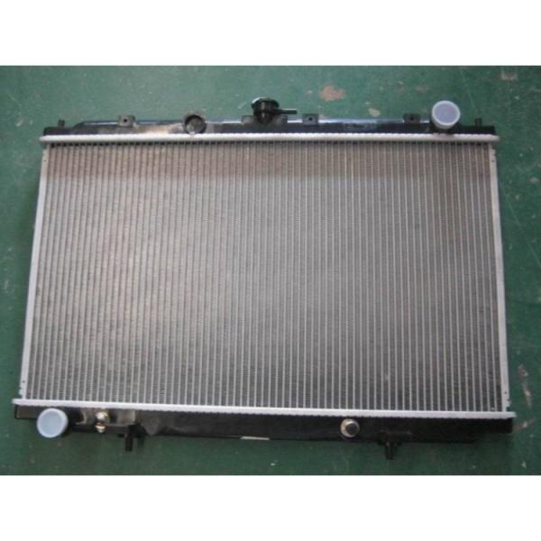 High Quality Auto Parts Radiator 21460-6M200-WD400