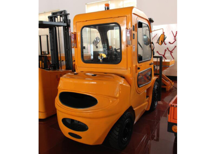 Comfortable Diesel Engine Forklift 2.5 Ton With Seat Simple Operation