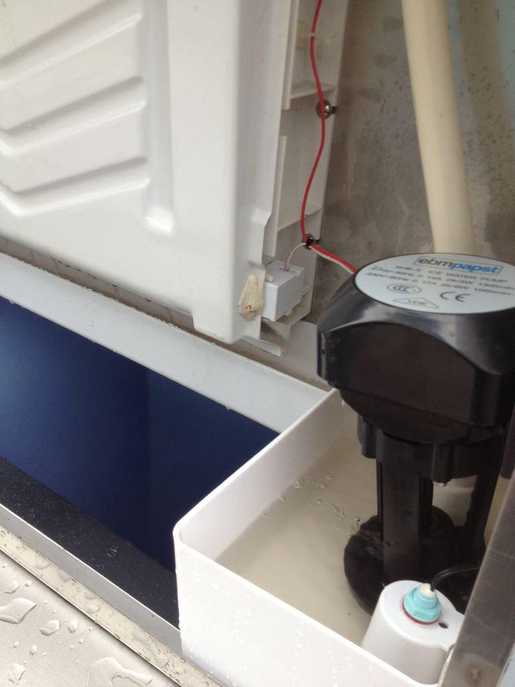 R22 / R404a Ice Making Machine 910kg With Self Closing Hinge Door