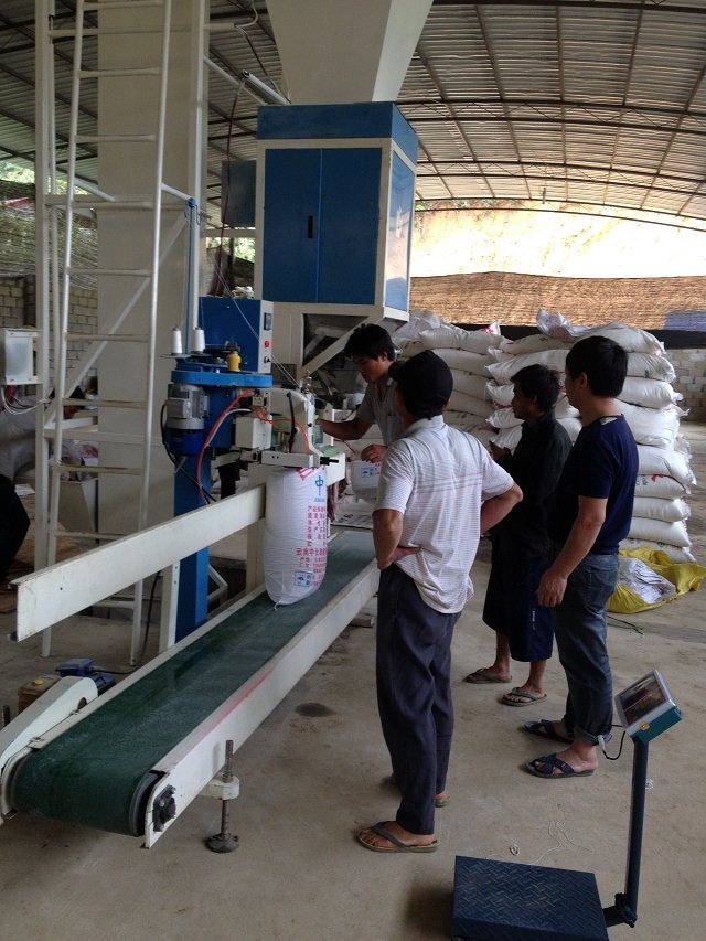 Semi Automatic 25kg Crab Meal Bag Packing Filling Machine