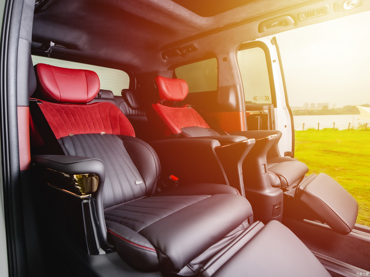 GAC Trumpchi E9 Fully Electric Car MPV Plug In Hybrid Engine 2.0T