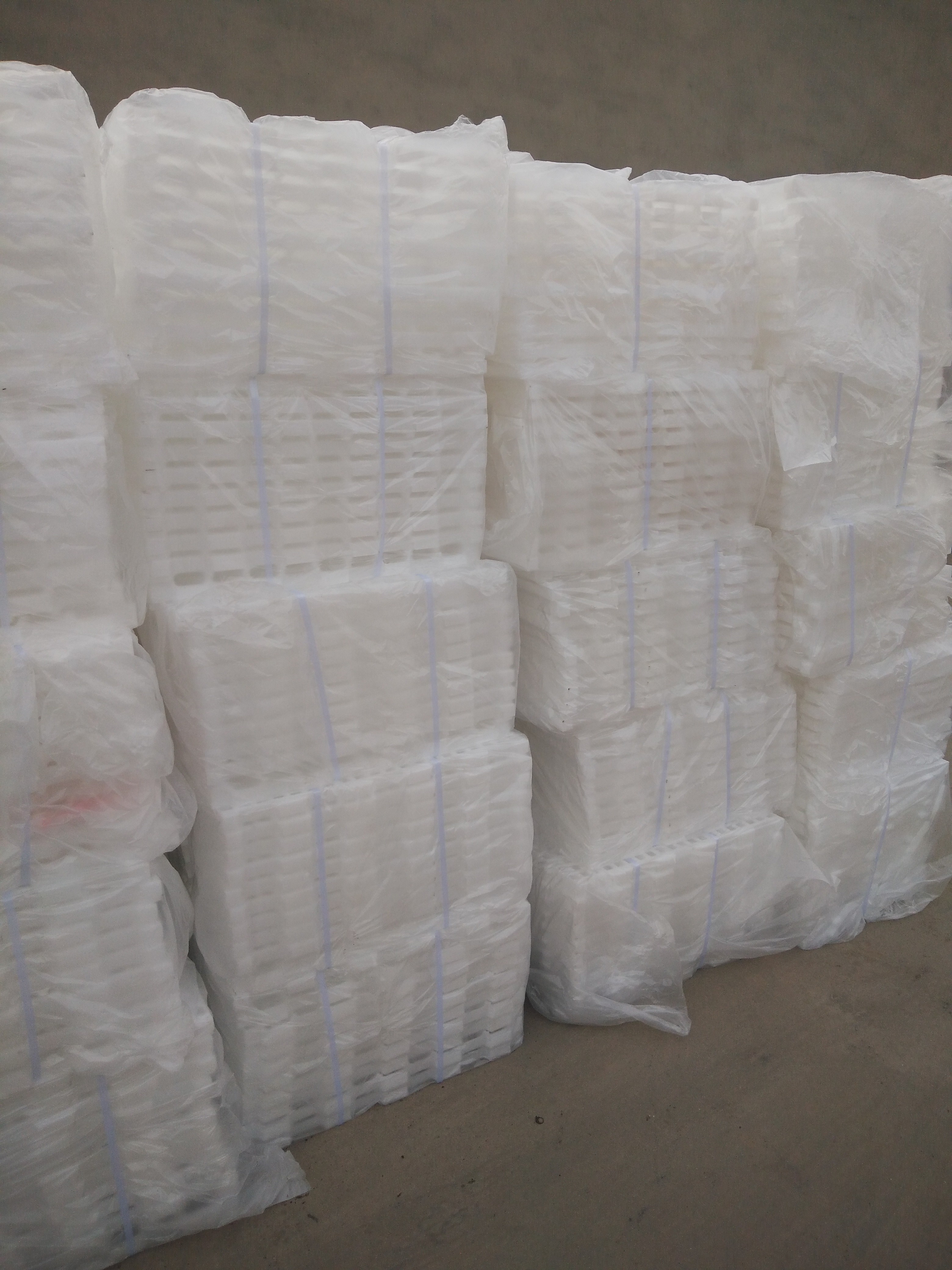 White Plastic Slatted Floor For Poultry Chicken House Floor Slats Rectangular