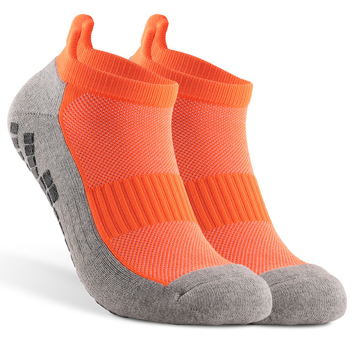 Standard Thickness Men's Anti Slip Custom Grip Sports Ankle Socks for Football Running