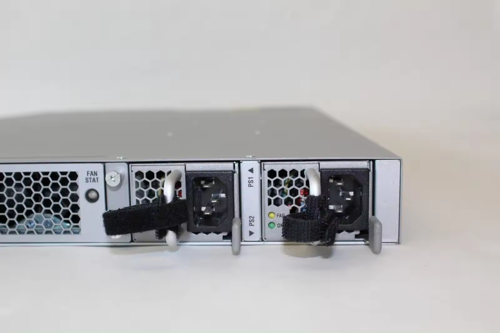 VLAN Support N5K-C5548UP-FA 32-Port Stackable Switch with QoS SNMP LACP 2 PS 2 Fans