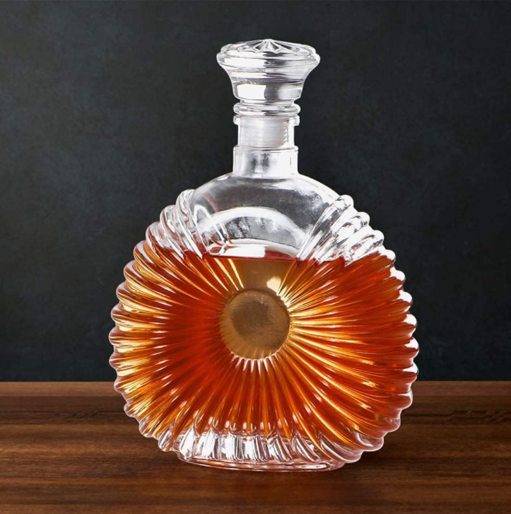 800ml Glass Decanter Sealed Plug Bottle for Whisky and Brandy Exquisite Craftsmanship