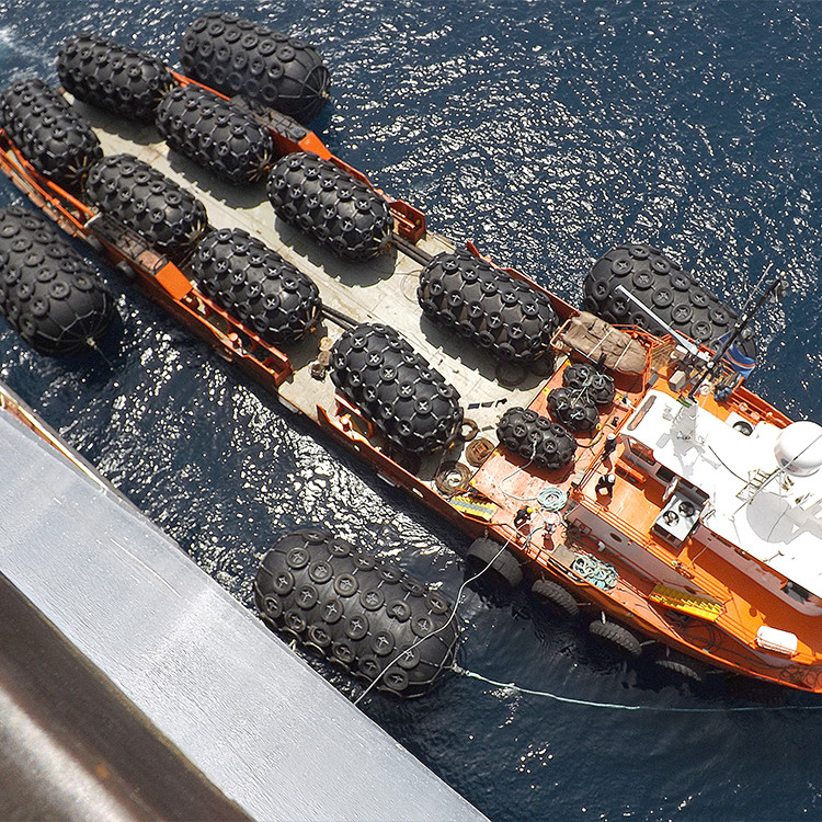 1M - 6.5M Long Pneumatic Marine Fender 50Kpa Initial Pressure ISO17357 Standard