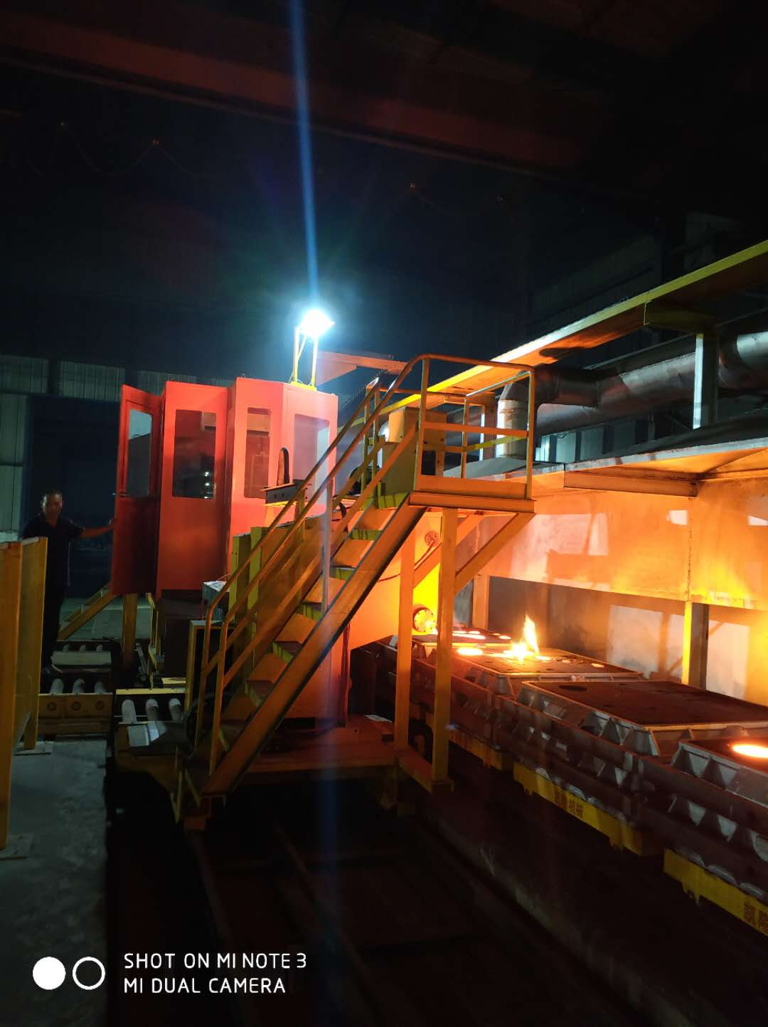380V Semi - Automatic Pouring Machine 1000KG-2500KG Capacity 15-22kg/Sec