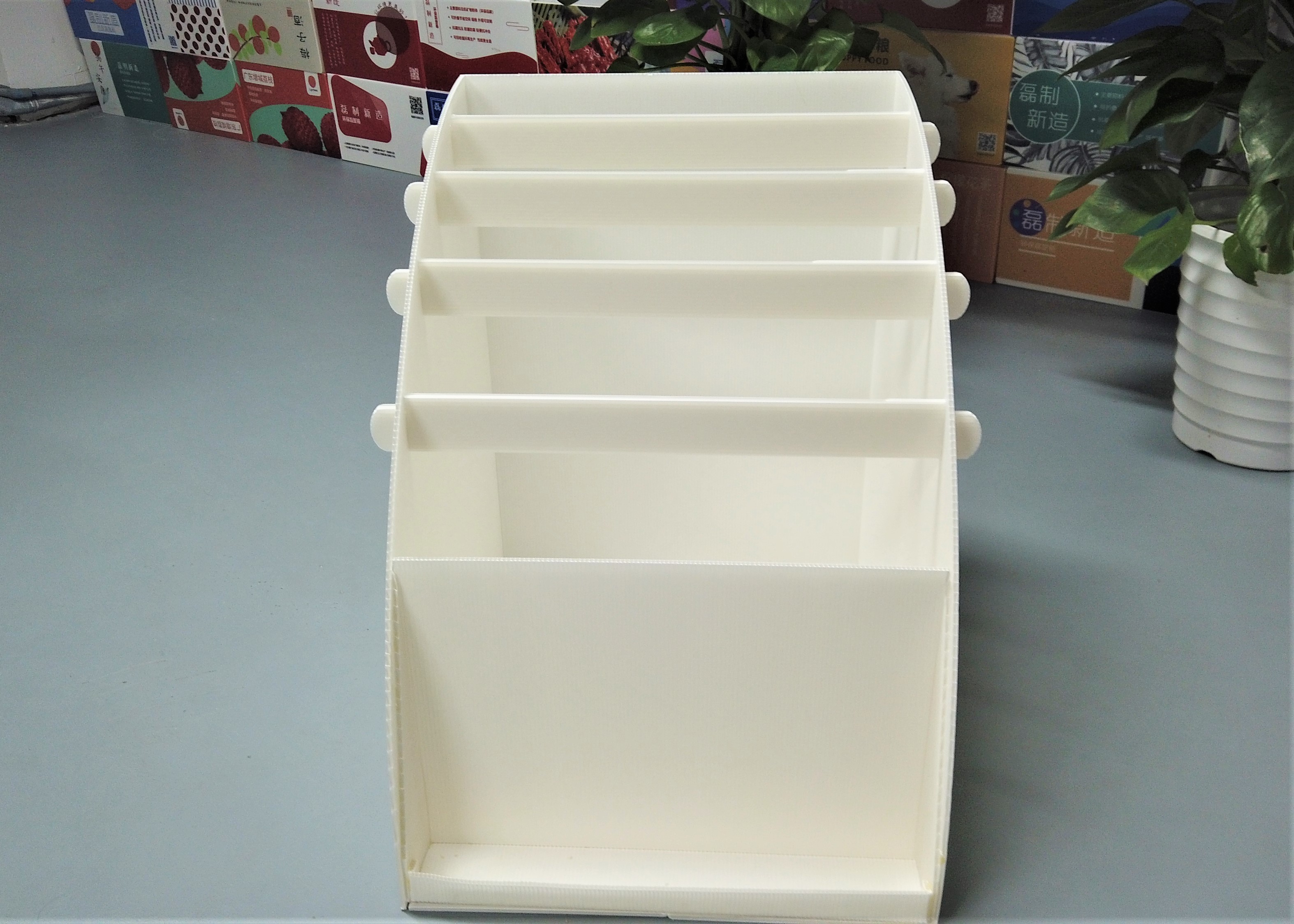 DS-002 Newspaper Retail Corrugated Plastic Display Anti Collision