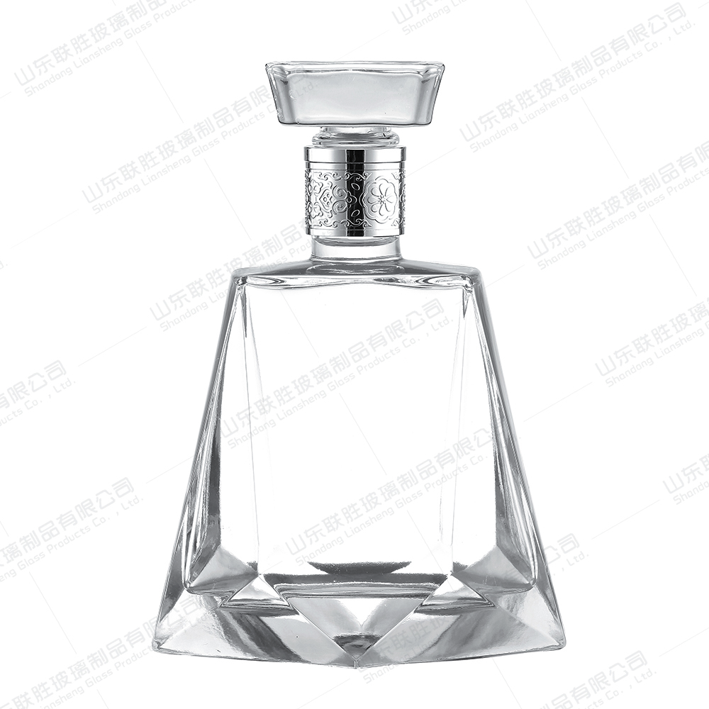 Clear Glass Crystal Decanter Set Perfect for Storing and Serving Beverages