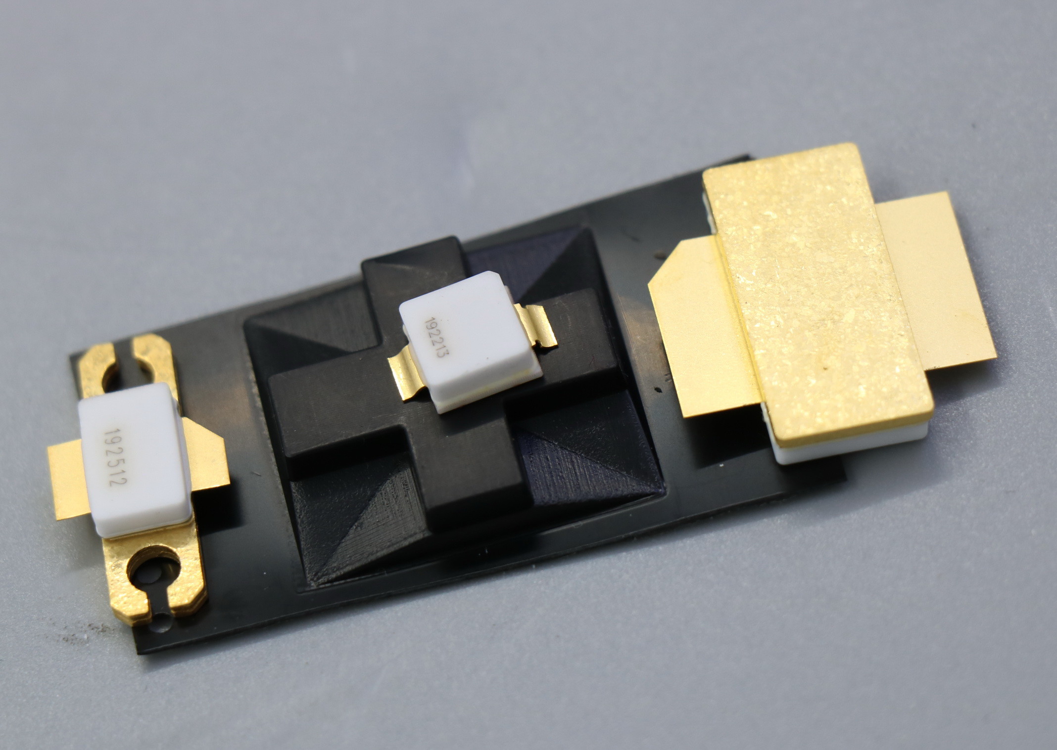 Excellent Theramal Stability Rf Power Amplifier Transistor LDMOS FET 28V HF to 2.7GHz