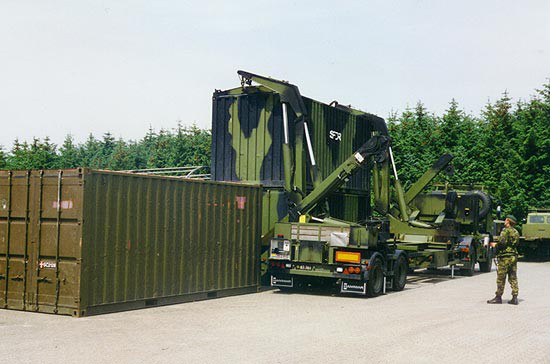 Durable XCMG Port Handling Equipments 20ft 40ft Container Side Lifter 8*4 Driving Type