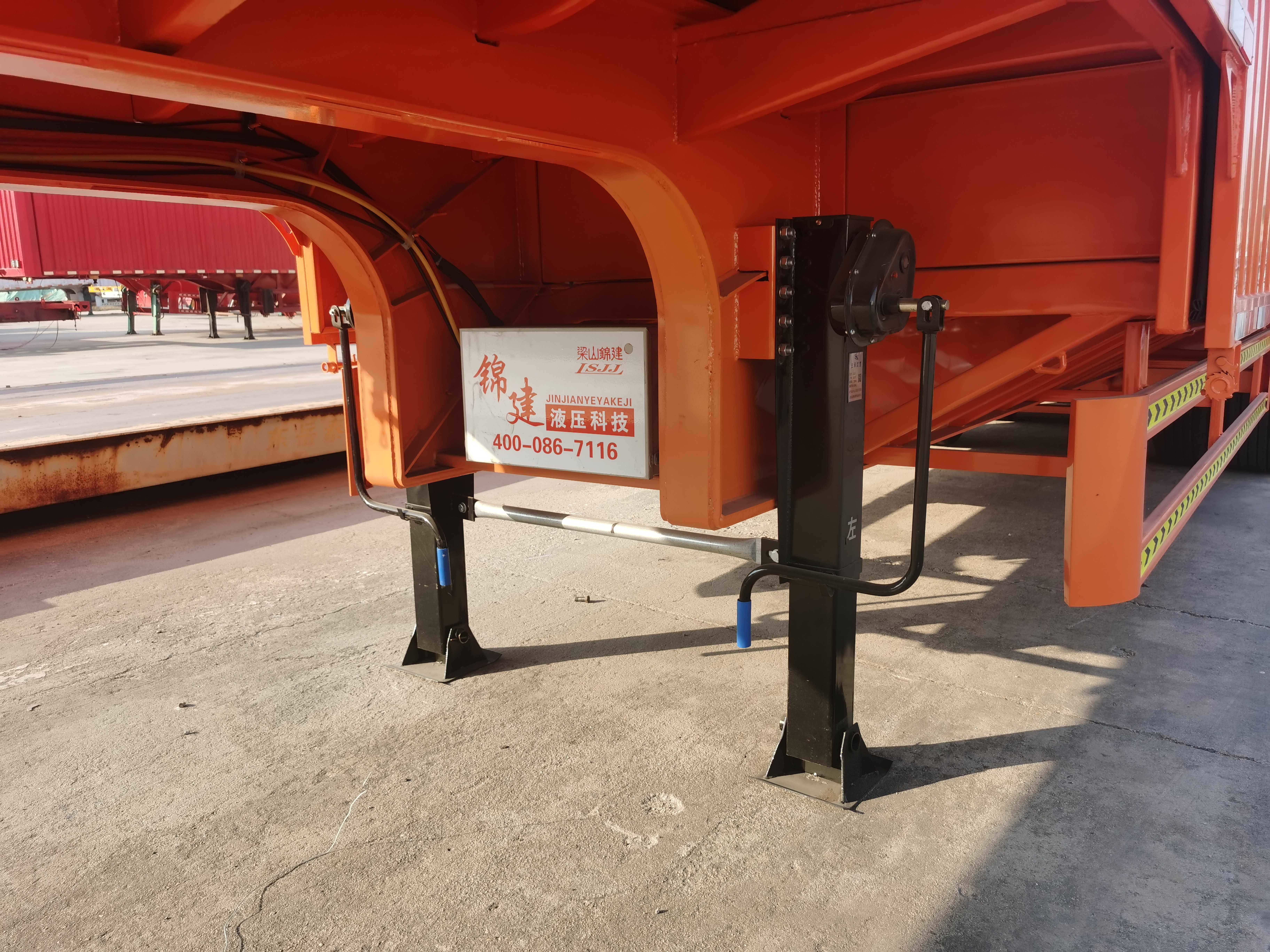 Enclosed 3 Axle Box Cargo Trailer 80 Ton High Load Capacity High Capacity