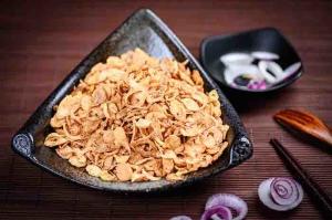China 30*30mm 6% Moisture Crispy Fried Shallot For Hotel wholesale
