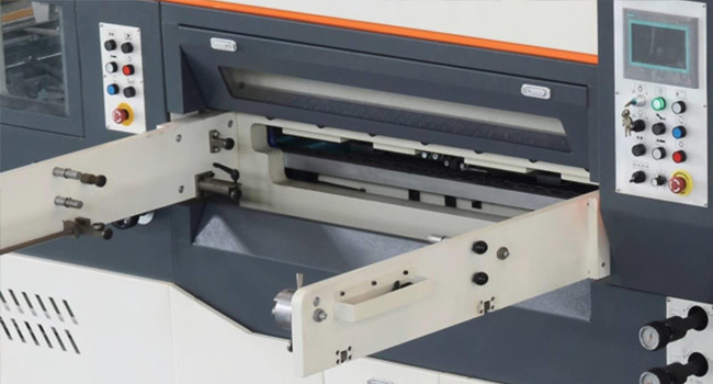 4200S/H Carton Box Die Cutting Machine For Corrugated Boxes PLC Control 33.7KW