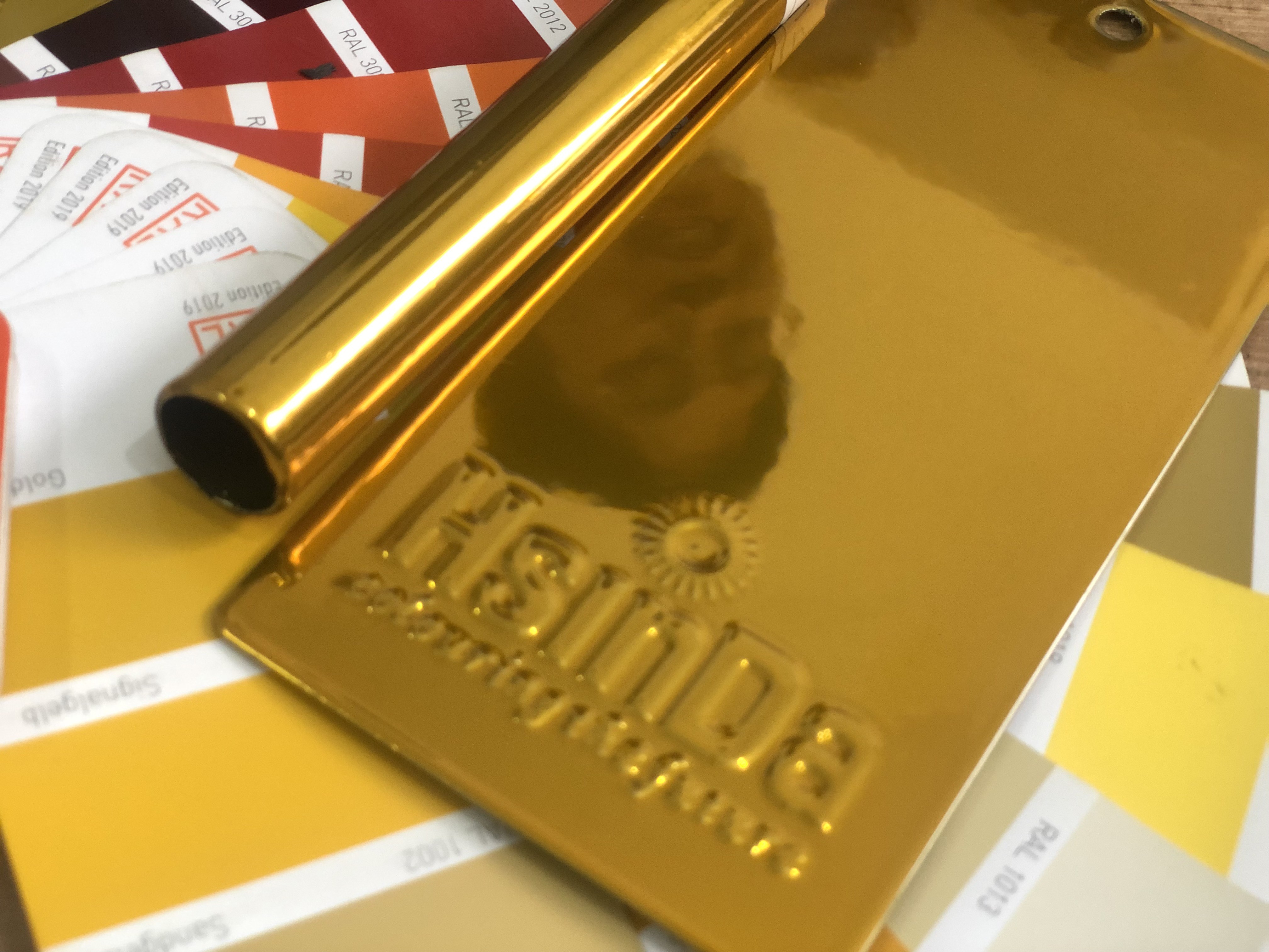 Chrome Plating 24k Pure Gold Effect Double Coats Electrostatic Powder Coating For Luxury Furniture