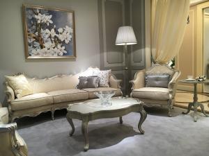 China 1 2 3 Seat Leisure Chair Living Room Furniture Wooden Fabric Carved Sofa Set wholesale