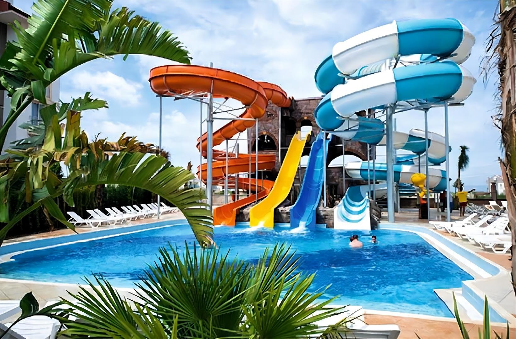 18.5Kw Water Play Area Equipment Large Pool Slide Outdoor Playground Accessories