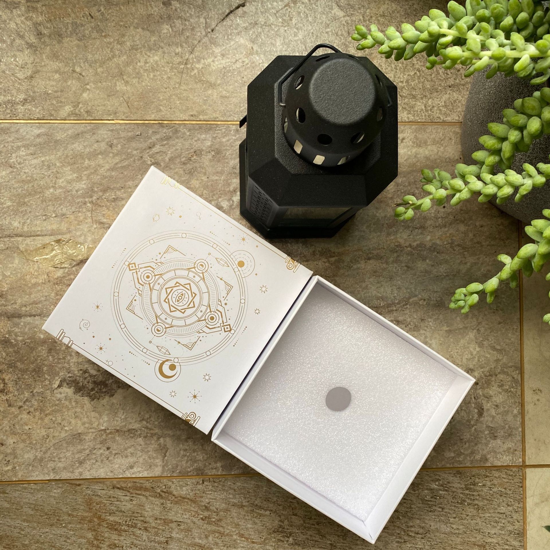 Customizable White Rigid Candle Box Golden Foil Stamping White Foam Insert
