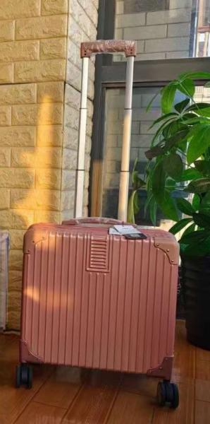 Good Quality Scratch Proof Trolley Suitcase Business Computer Luggage 18inch