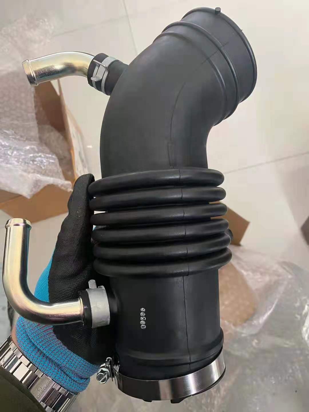 16578-VB001 OE NO. Air Intake Hose for Nissan Patrol TB45 4.5L 6 Cyl Petrol 1997-2004