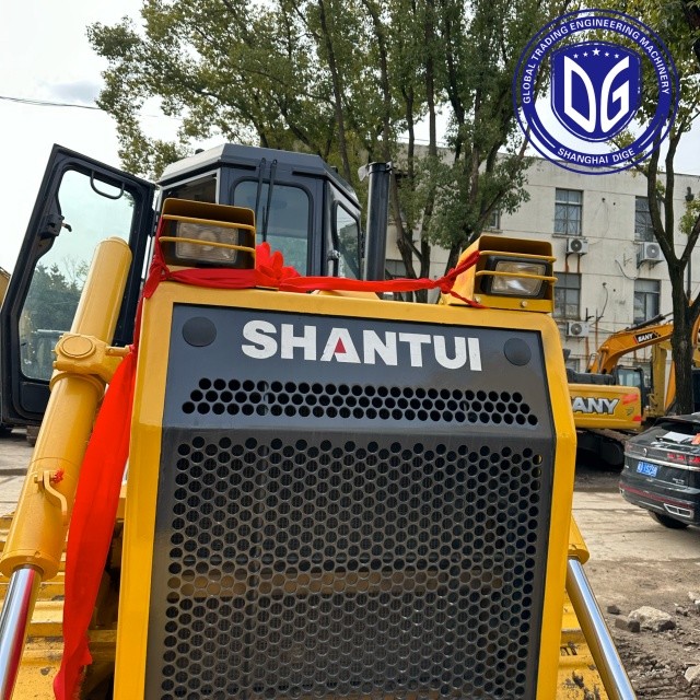 Shantui SD16 bulldozer with excellent power durability and high efficiency Chinese ShantuiSD16 earth equipment