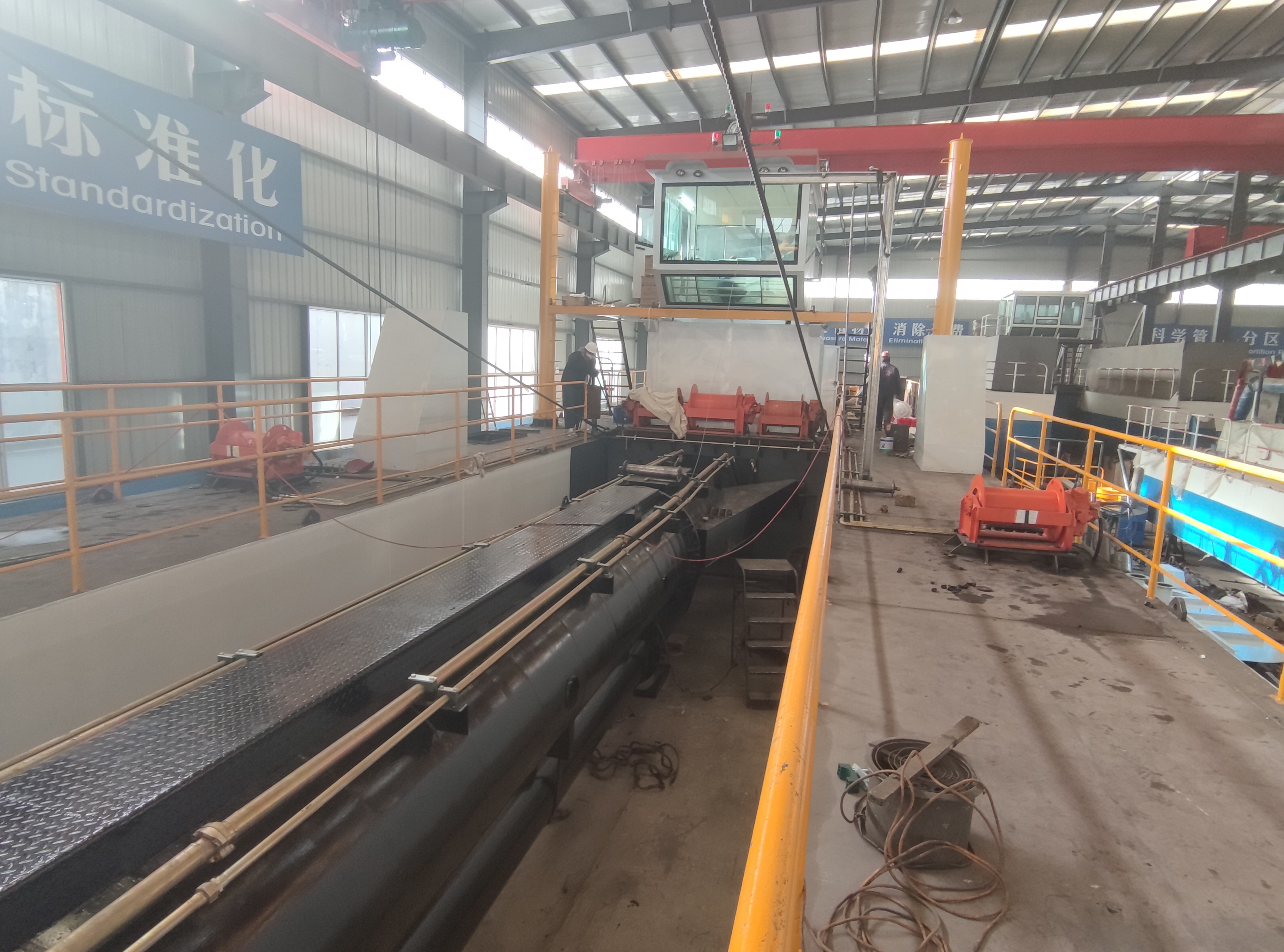 quality Sea Port mud clean up dredge machine with 20m depth capcity and 2000m delivery distance pipe line