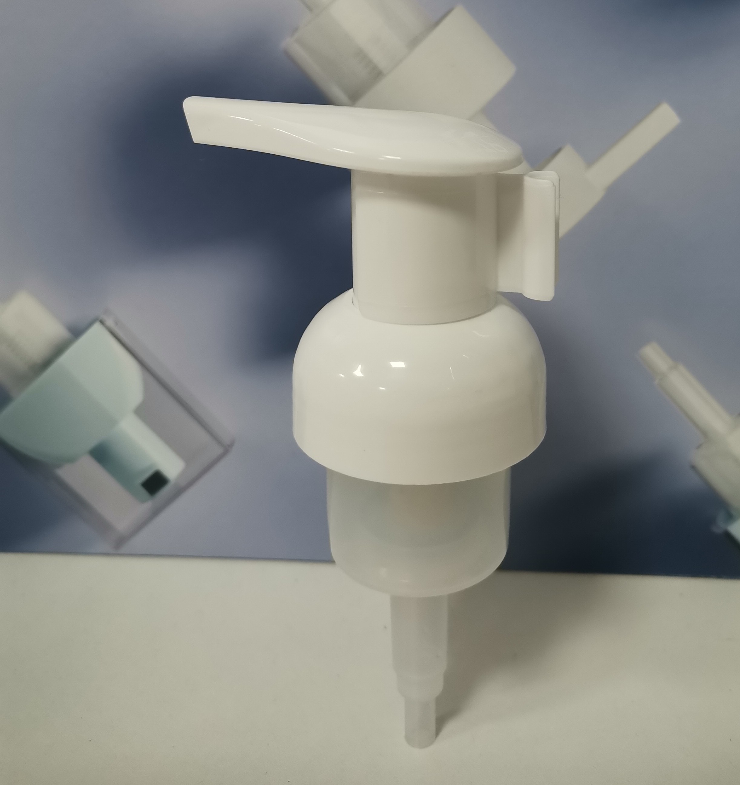 Custom Order Accepted 0.8-1.5CC Output Lotion Pump with Clip Overcap or Tray Packing Actuator 360° turn