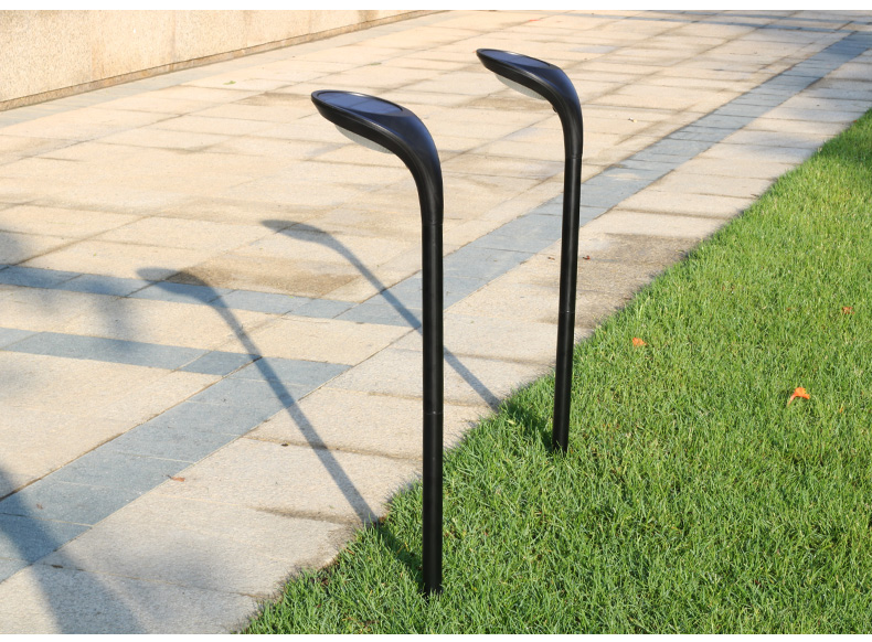 2 Modes 750mAH Super Bright Solar Landscape Lights / 6000-7000K Solar Lawn Spotlight