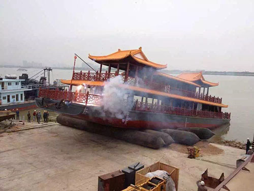 Ocean Fishing Boat Successfully Launched Inflatable Marine Airbags