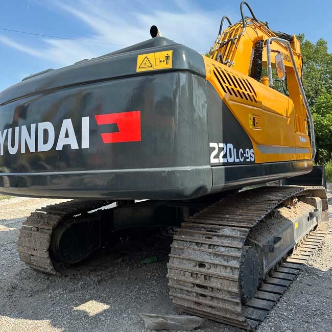 Used Hyundai Crawler Excavator R220LC - 9s with 1.0m³ Bucket Capacity