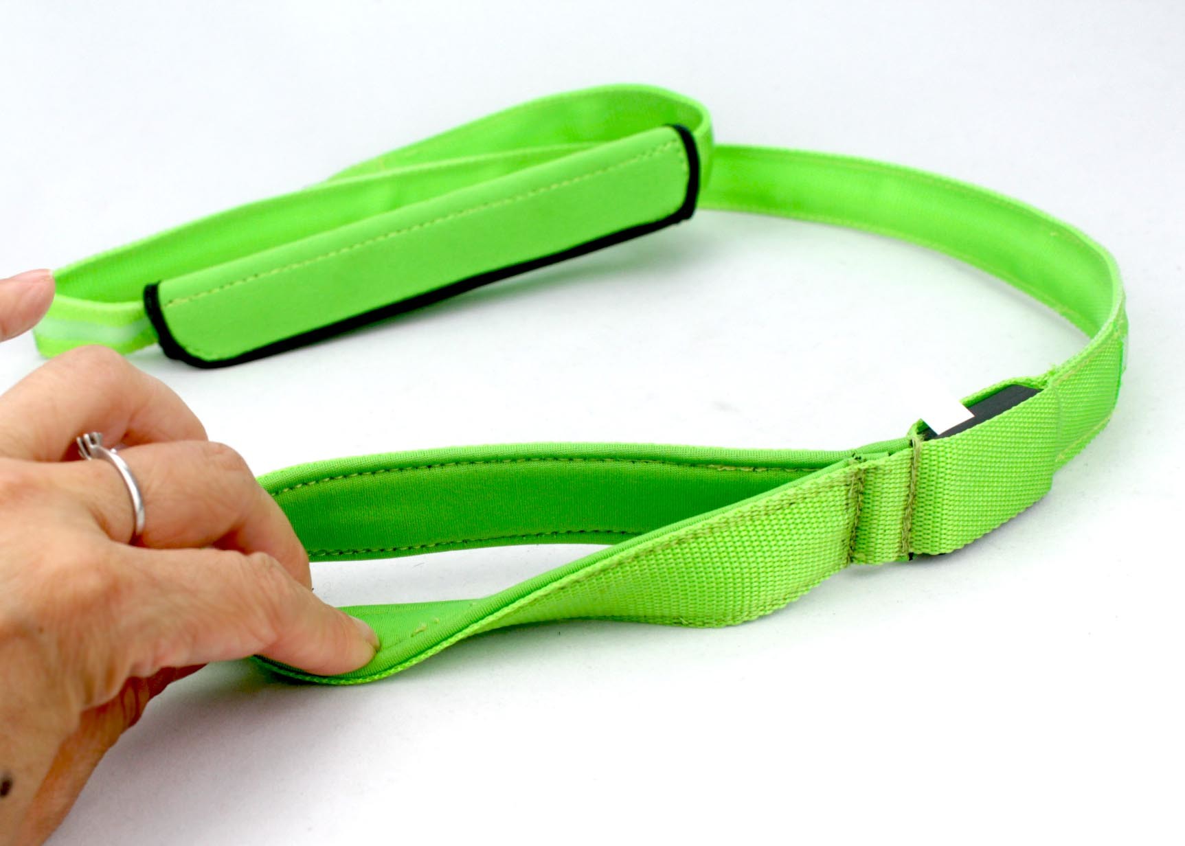 Universal Easy Close Lighted Dog Leash And Collar With Colorful Ribbon