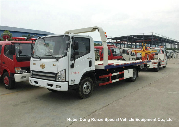 FAW 3 Ton Road Wrecker Tow Truck / Transporter Recovery Truck With Crane EURO 5