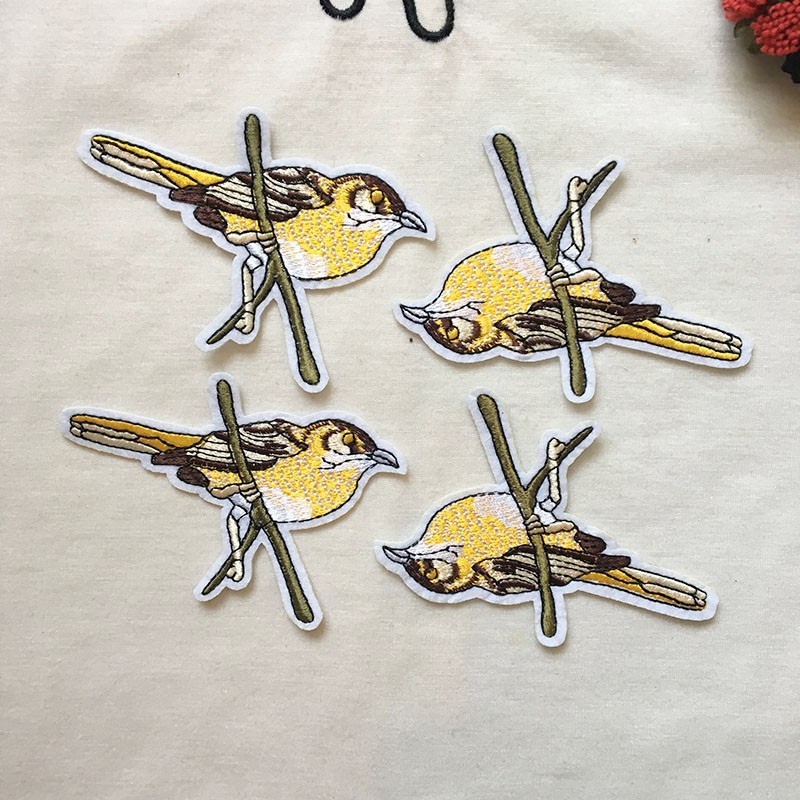 Hot Fix Motif Gold Embroidery Applique as Chinese Knot Picture