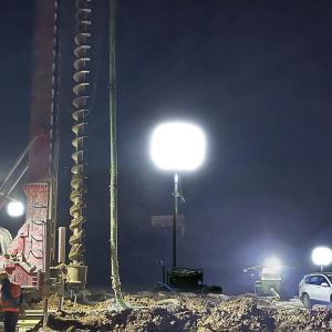 China Hand Crank Tripod LED Outdoor Balloon Lights 600W Mobile Light Tower For Contractor wholesale