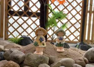 China Multicolor Magnesium Oxide Garden Statue Furniture Handcraft Standing Childlike wholesale