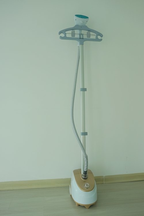 Flexible Handheld Garment Steamer Easy To Restore With Removable Water Tank