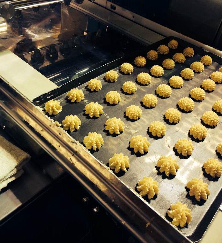 Commercial 400mm Cookies Biscuit Making Machine Wire Cutting And Depositing By PLC Control