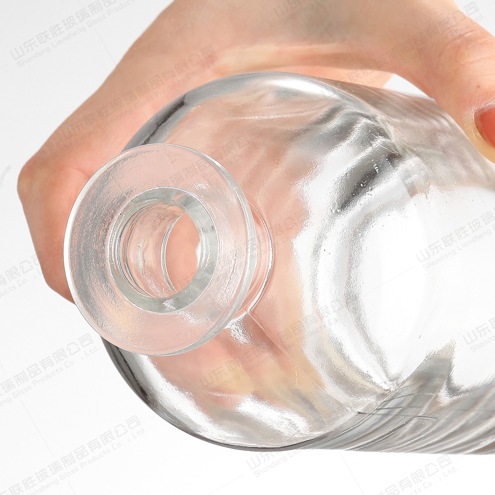 Clear Glass Liquor Bottle with Customized Bottle Color and Acceptable Customer's Logo
