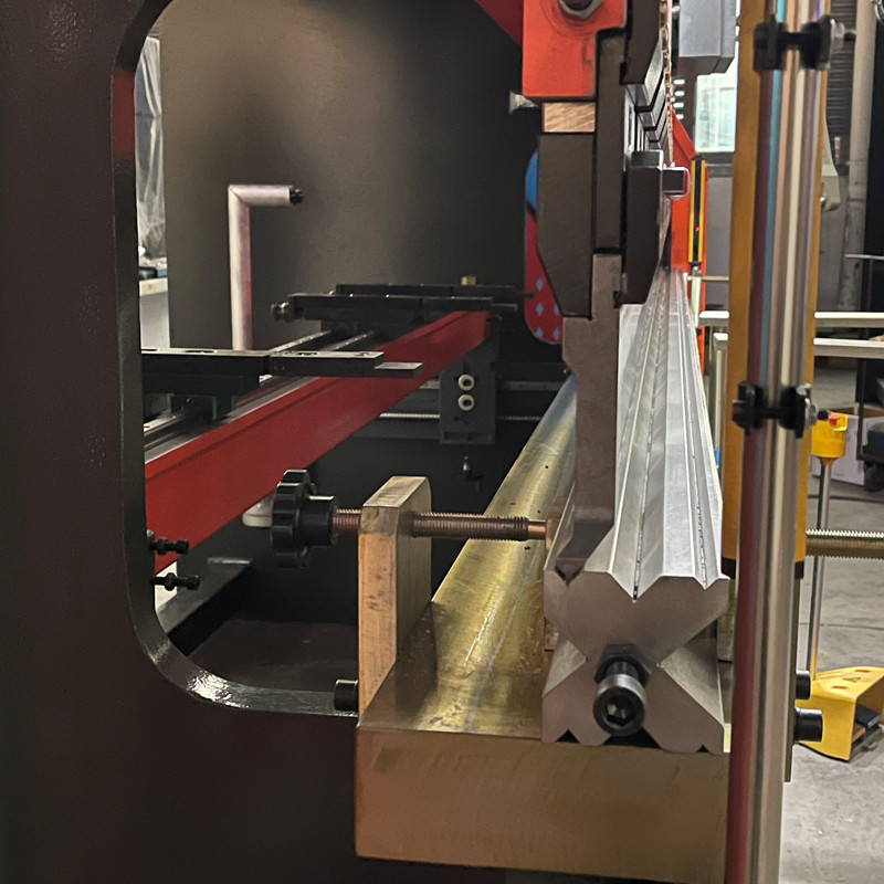 Hydraulic Torsion Bar Press Brake 125T Pressure 5mm Sheet Metal Hydraulic Bending Machine 3200mm