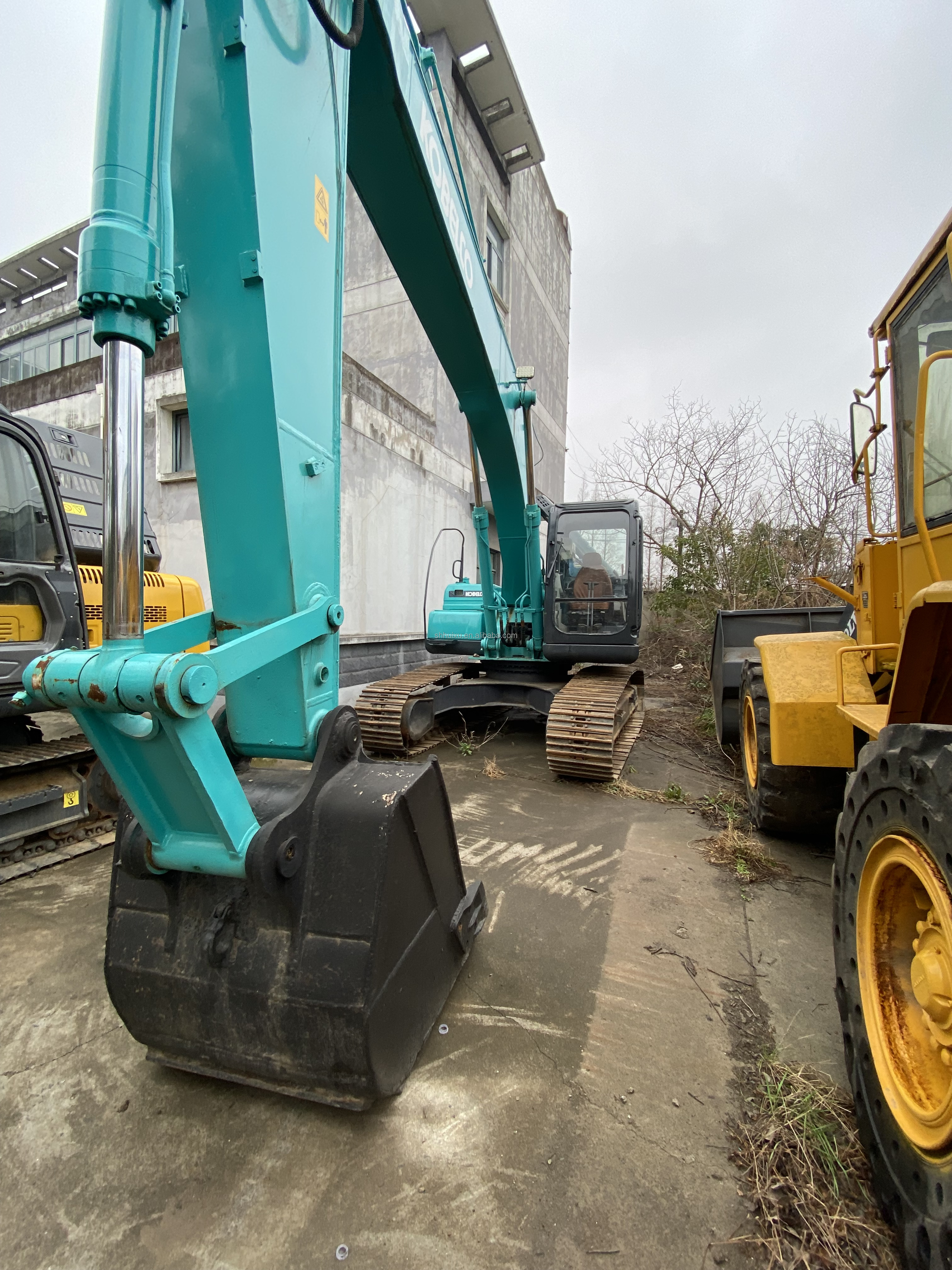 Kobelco SK200 Second hand Kobelco SK200-8 Hydraulic crawler excavator Good condition Used digging machine cheap price