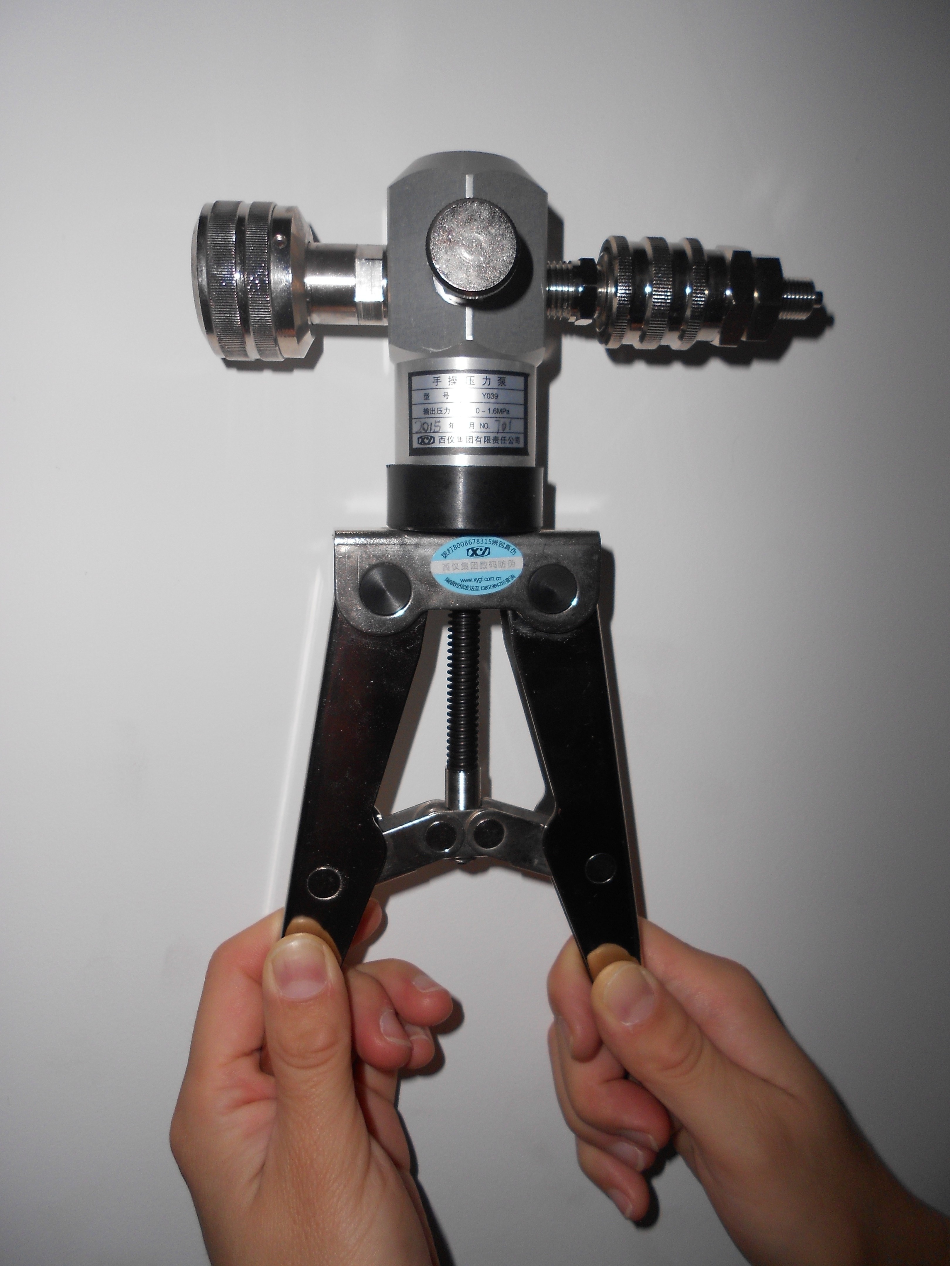 Hand pressure pump (Model:Y039) Output pressure: 0 - 1.6Mpa, 0 - 2Mpa