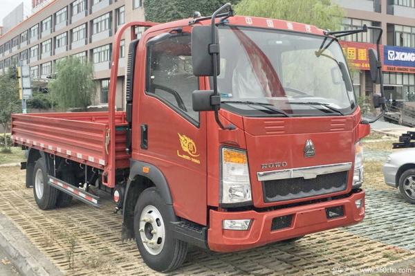 120HP HOWO Light Duty Commercial Trucks , Flatbed Cargo Truck 4X2 , Color Can Be