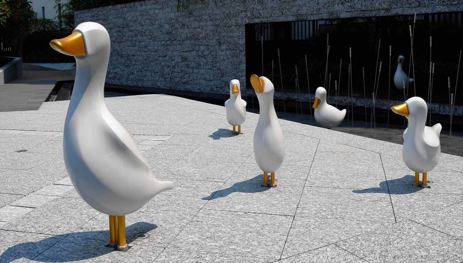 Popular Outdoor Metal Animal Sculptures , Duck Metal Animal Ornaments