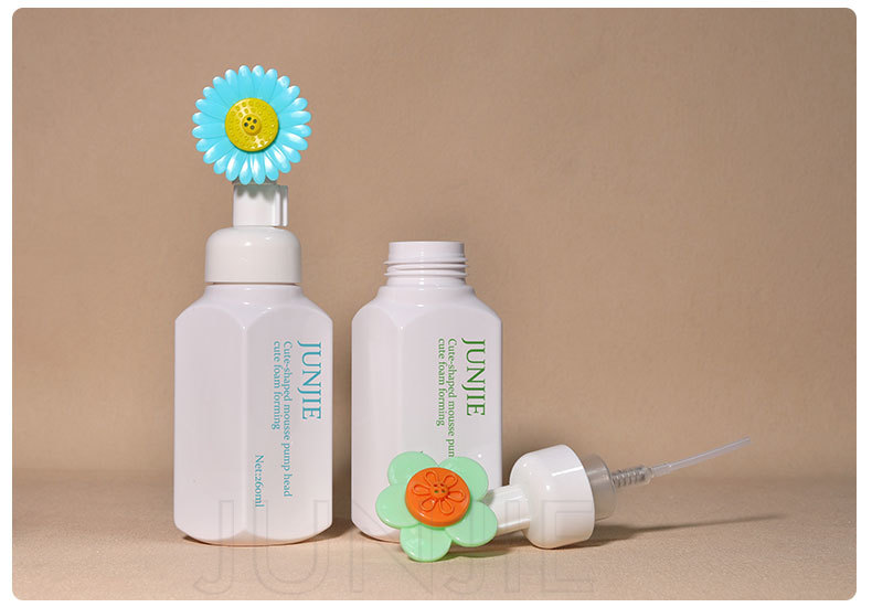 Hot Sale Cute Empty Plastic Packaging Foaming Pump Bottle 260ml PET Face Wash Mousse Hand Soap Dispenser Foam Bottle