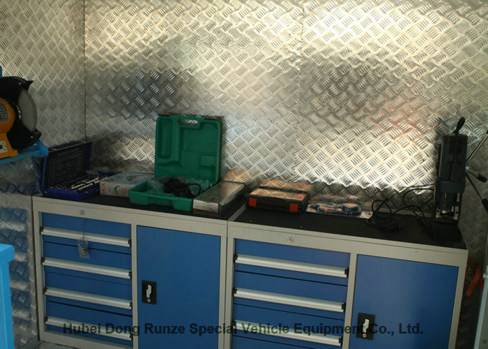Enclosed HOWO Mobile Workshop Truck Multifunctional 6x4 for Vehicle Maintenance