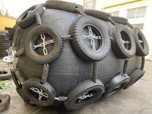China Natural Rubber Air Filled Pneumatic Rubber Fenders With 6-10 Years Lifespan wholesale