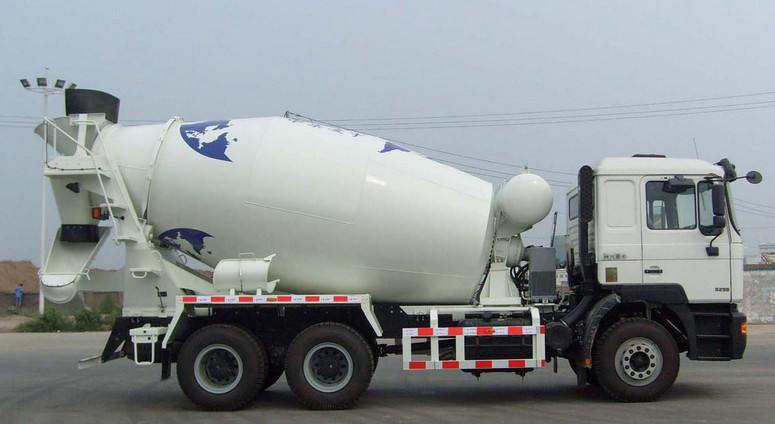 Sinotruk HOWO Small 5CBM Mixer Cement Truck With Bonfiglioli Speed Reducer