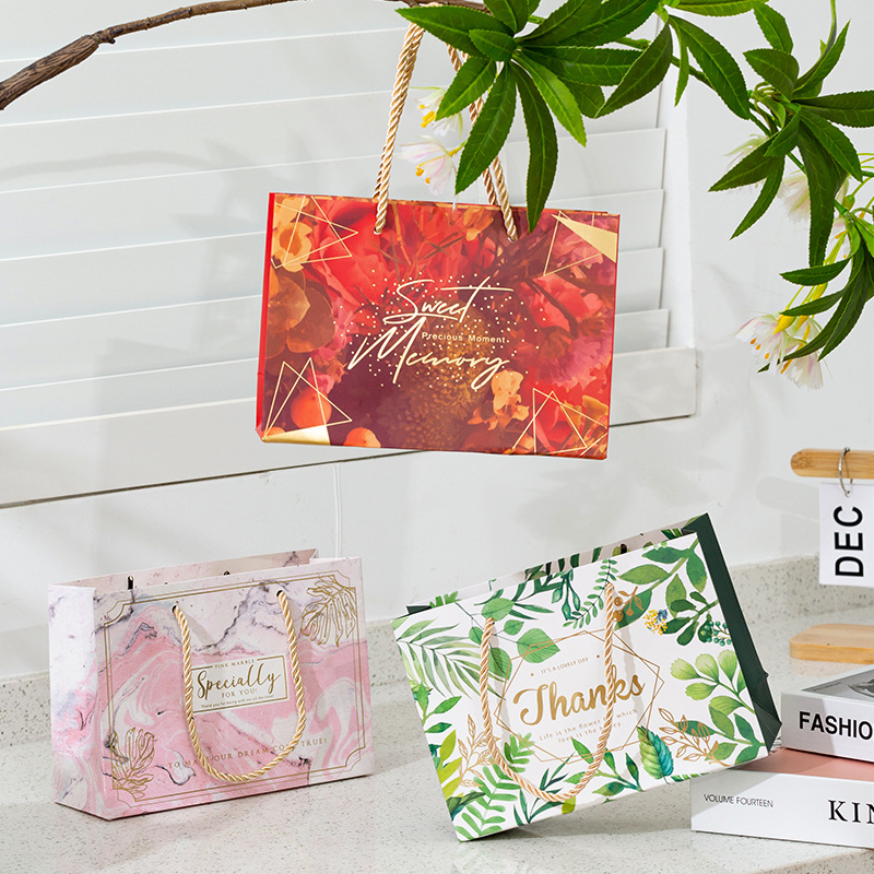 Custom Logo Ivory Board Wedding Candy Souvenir Gift Packaging Paper Bags at Reasonable