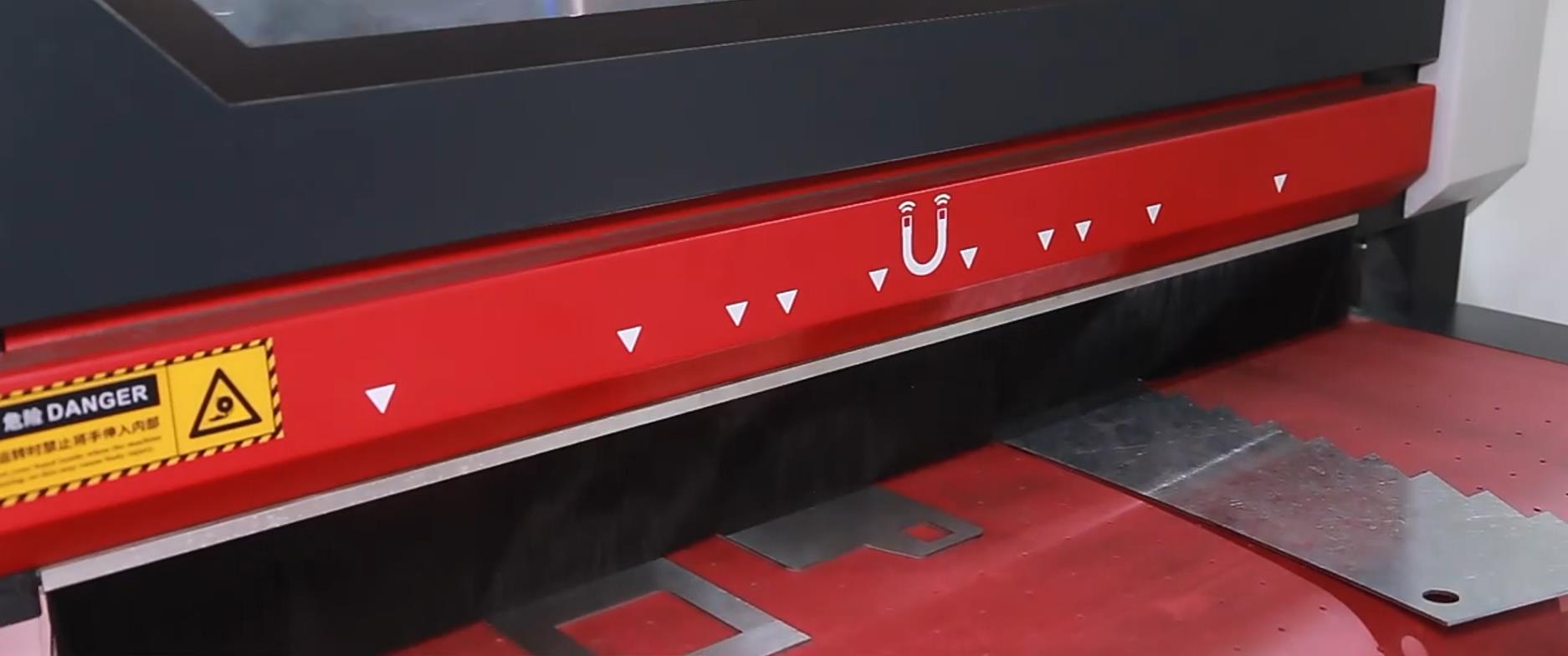 Alternating Speed 0-35r/Min Automatic Deburring Machine For Laser Cutting Parts